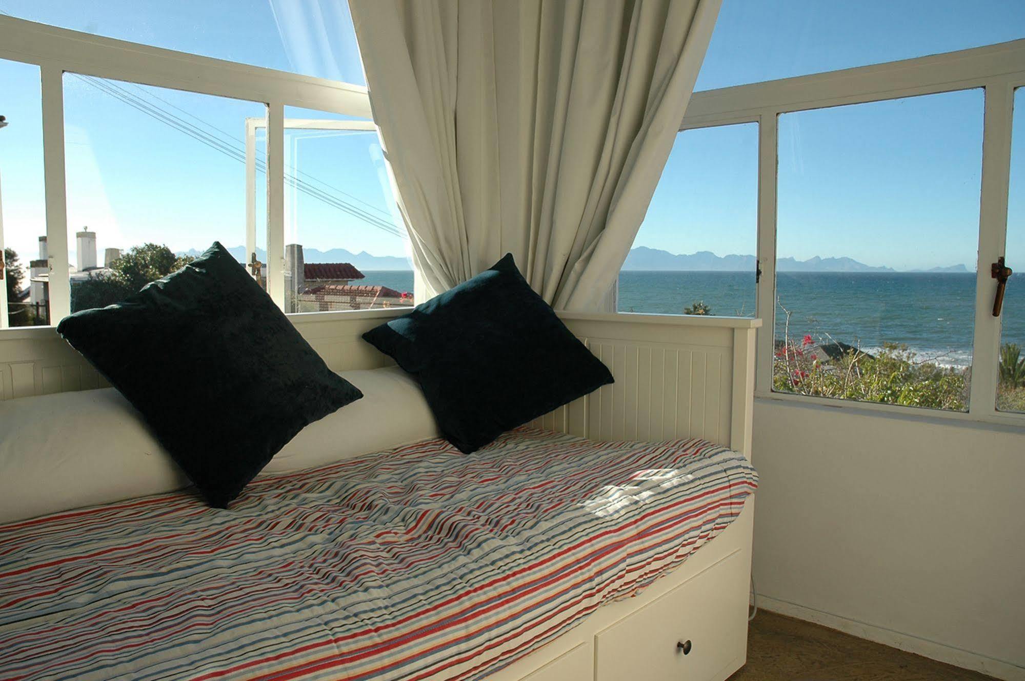 St James Blue On Blue Bed And Breakfast מראה חיצוני תמונה